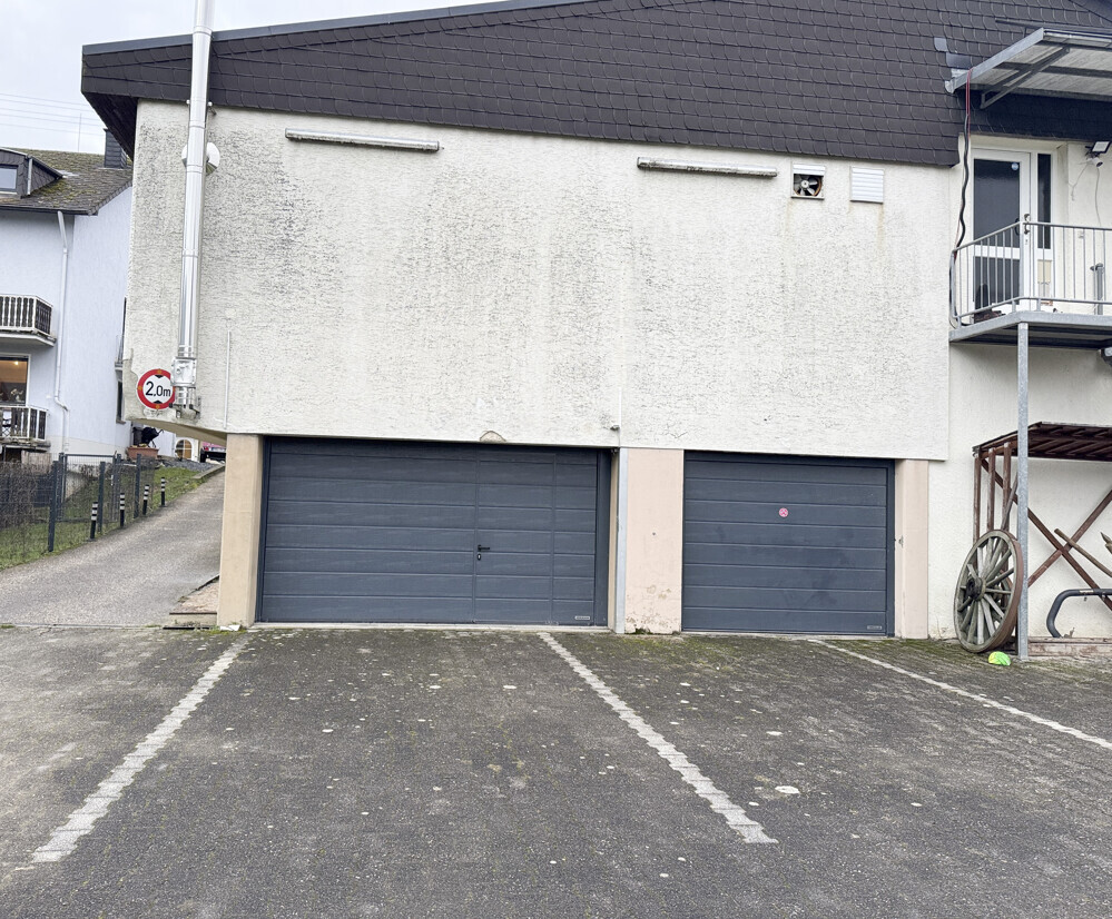 Irrel, Tiefgarage mit ca. 4-5 Parkplätzen u. integrierter Einzelgarage