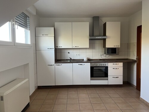 Konz, helle 3-Zimmer-Dachgeschosswohnung mit Einbauküche, Balkon und Stellplatz