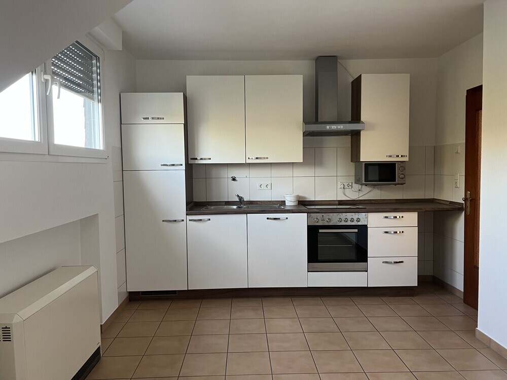 Konz, helle 3-Zimmer-Dachgeschosswohnung mit Einbauküche, Balkon und Stellplatz