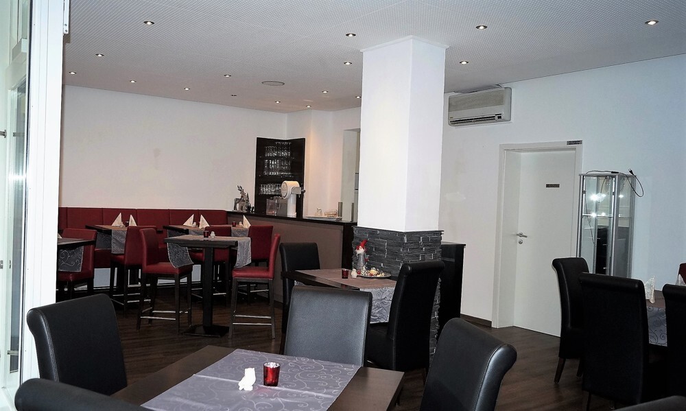 Piesport an der Mosel, modernes Restaurant oder Ei ...