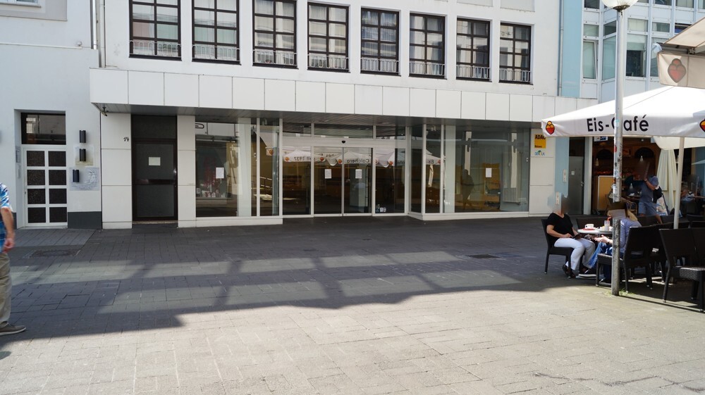 Trier - Fußgängerzone, Laden mit etwa 300 m² Verka ...