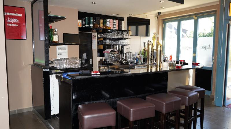 Bernkastel-Kues, gemütliche Bar, auch als Shisha-B ...