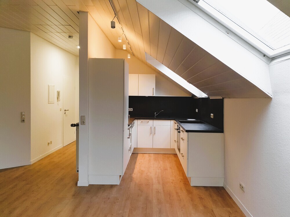 Trier-Neustraße, geräumige 2-Zimmer-Dachgeschosswo ...